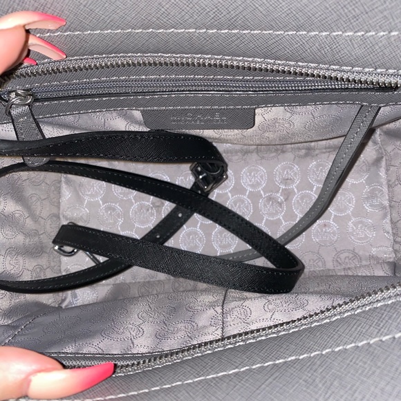 Michael kors purse - Picture 8 of 10